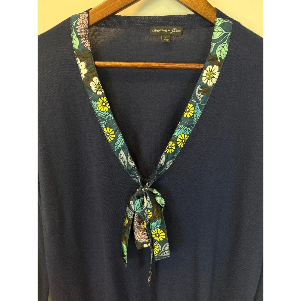 Abigail Borg for J. Crew Navy Blue 100% Merino Wool V-Neck Sweater size Small‎